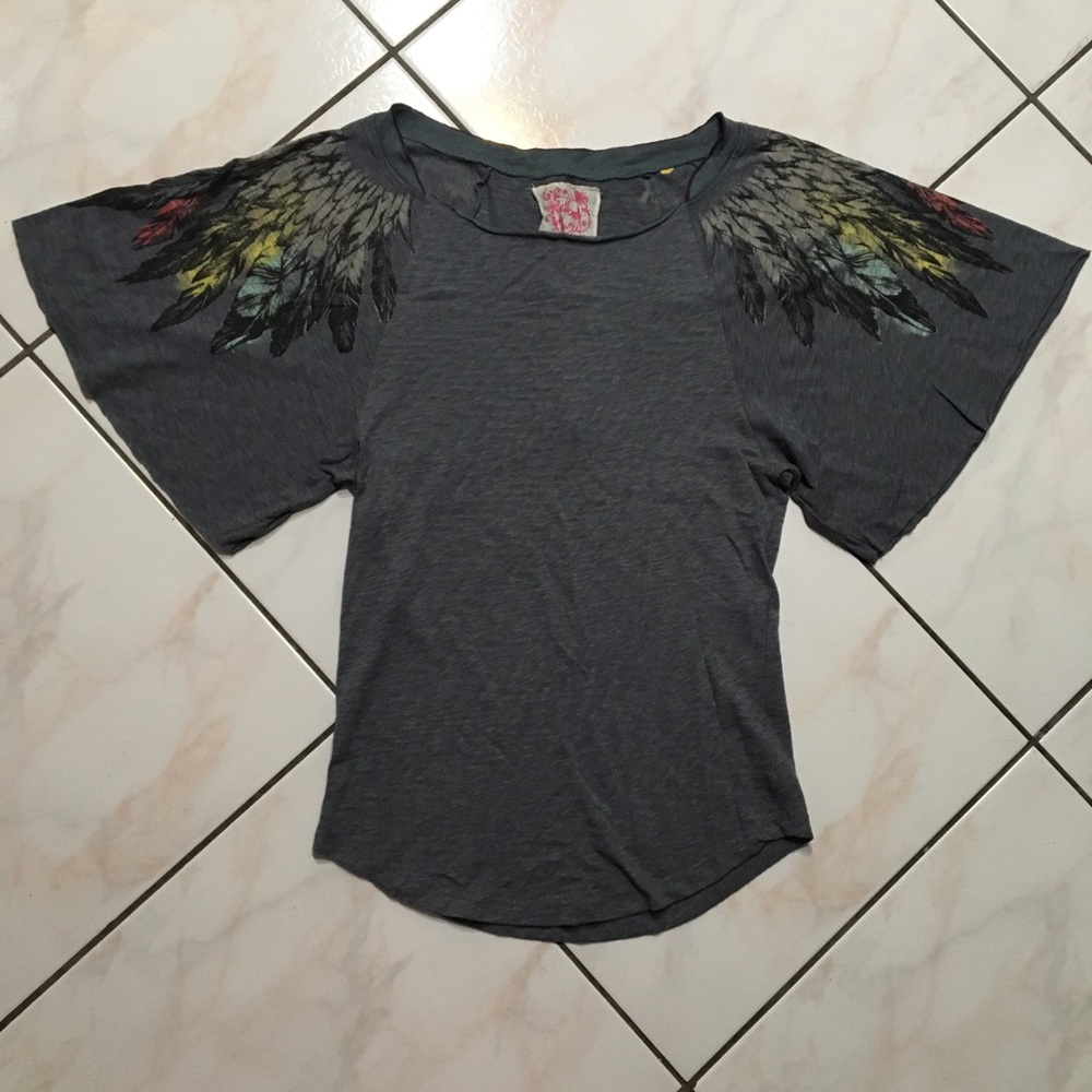 Scrapbook top, feather print, wing print, short flared sleeves, gray, S